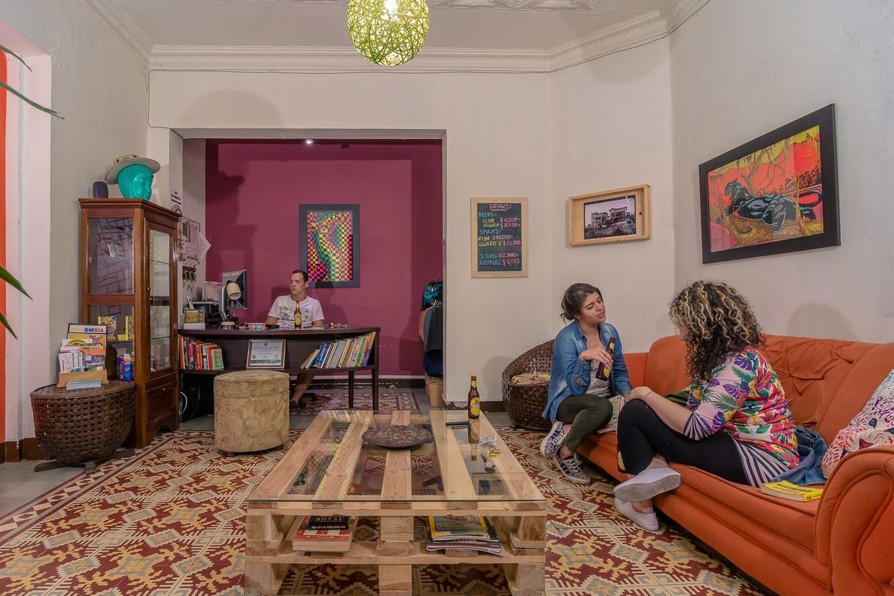 Raiz Hostel Медельин Экстерьер фото